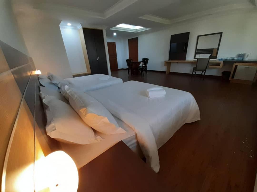 ซารา โฮเต็ล Hotel ลาบวน ภายนอก รูปภาพ
