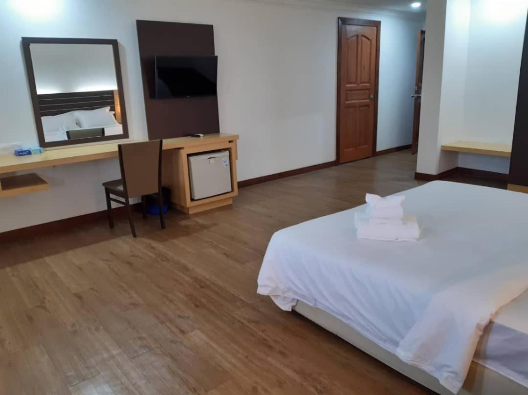 ซารา โฮเต็ล Hotel ลาบวน ภายนอก รูปภาพ