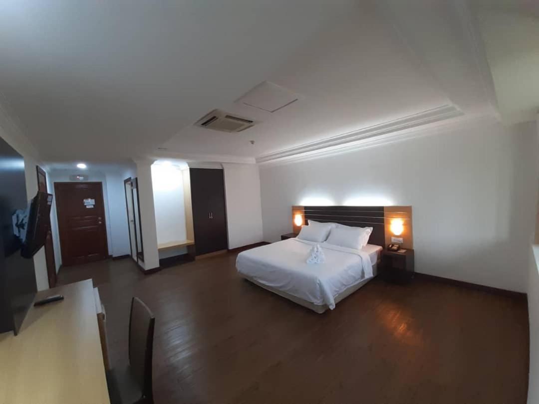 ซารา โฮเต็ล Hotel ลาบวน ภายนอก รูปภาพ